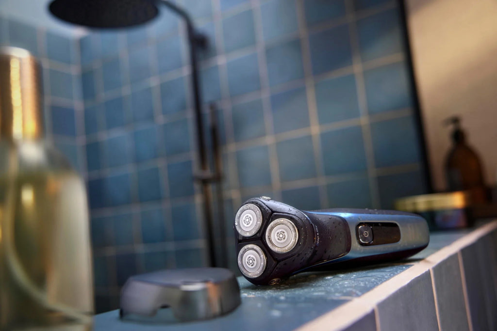 Rechargeable Wet & Dry Electric Shaver with Pop-Up Trimmer F7174