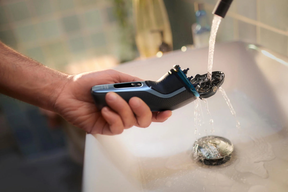 Rechargeable Wet & Dry Electric Shaver with Pop-Up Trimmer F7174
