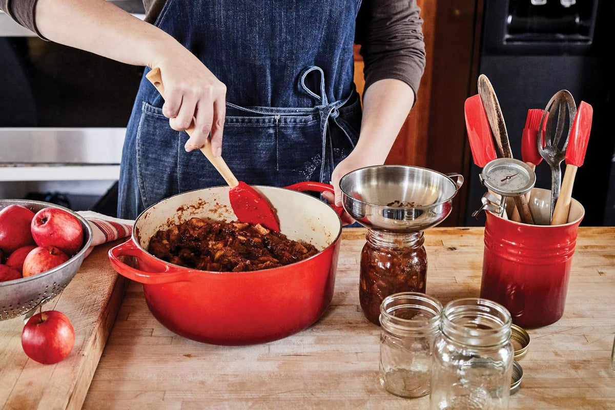 5.5 qt. Enameled Cast Iron Round Dutch Oven Y3586
