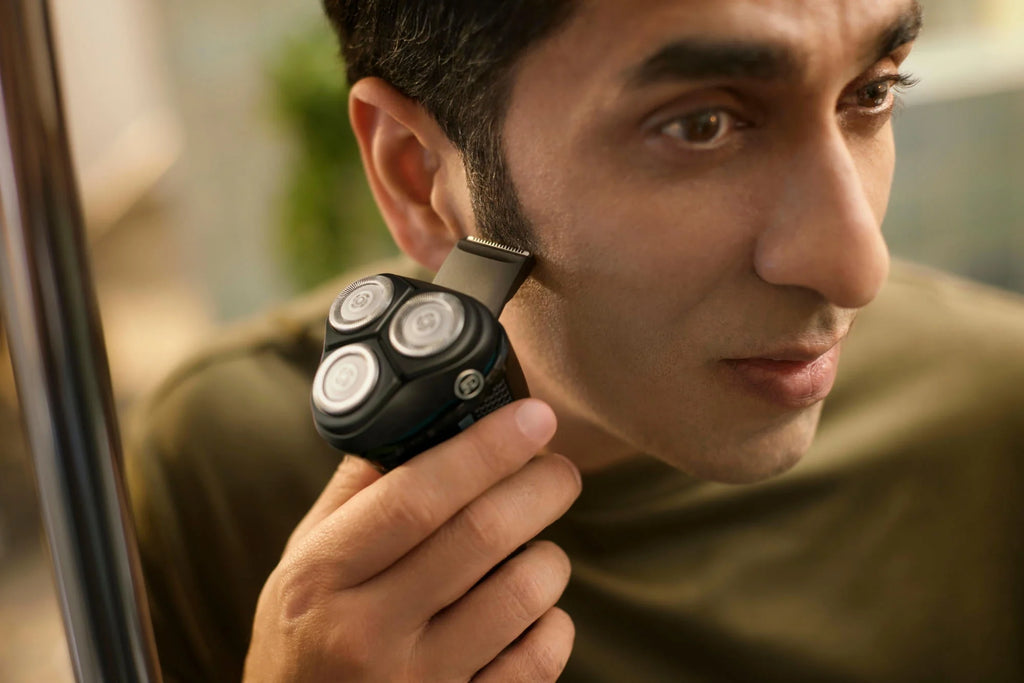 Rechargeable Wet & Dry Electric Shaver with Pop-Up Trimmer F7174