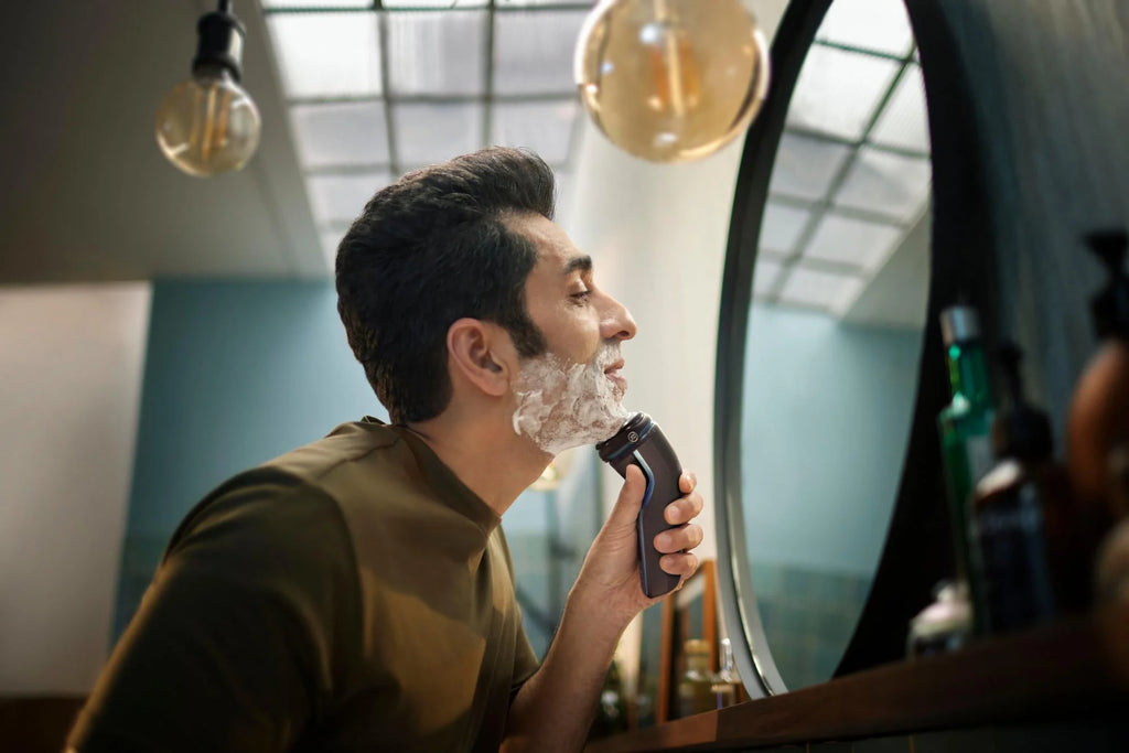 Rechargeable Wet & Dry Electric Shaver with Pop-Up Trimmer F7174