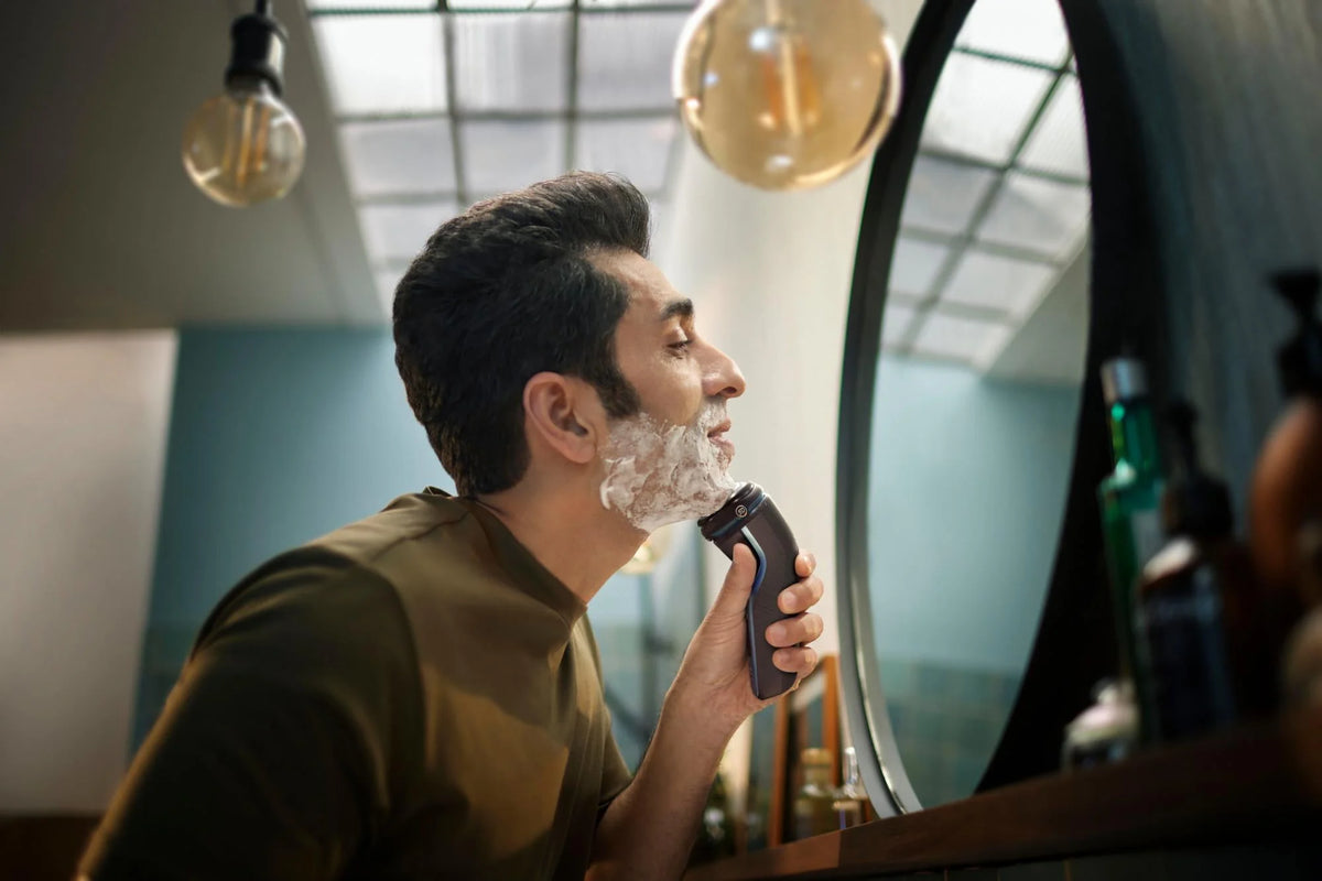 Rechargeable Wet & Dry Electric Shaver with Pop-Up Trimmer F7174
