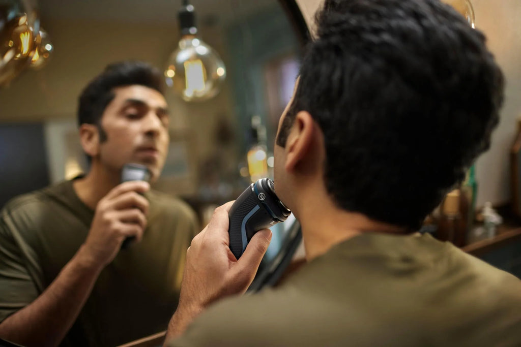 Rechargeable Wet & Dry Electric Shaver with Pop-Up Trimmer F7174